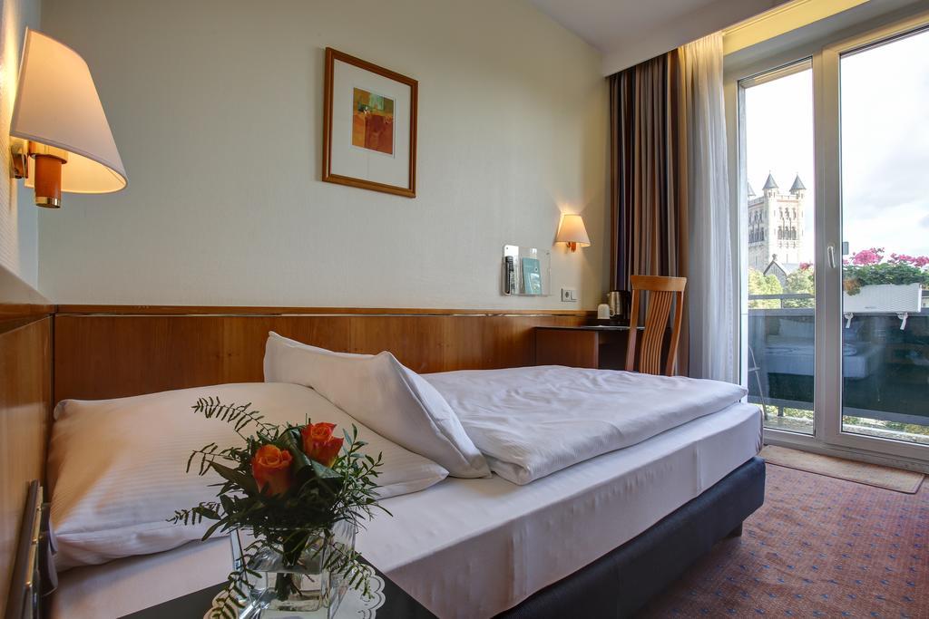Trip Inn Hotel Esplanade, Duesseldorf Esterno foto